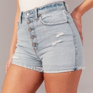 Abercrombie & Fitch Curve Love Light Wash Denim High Rise Mom Short SZ 28/6